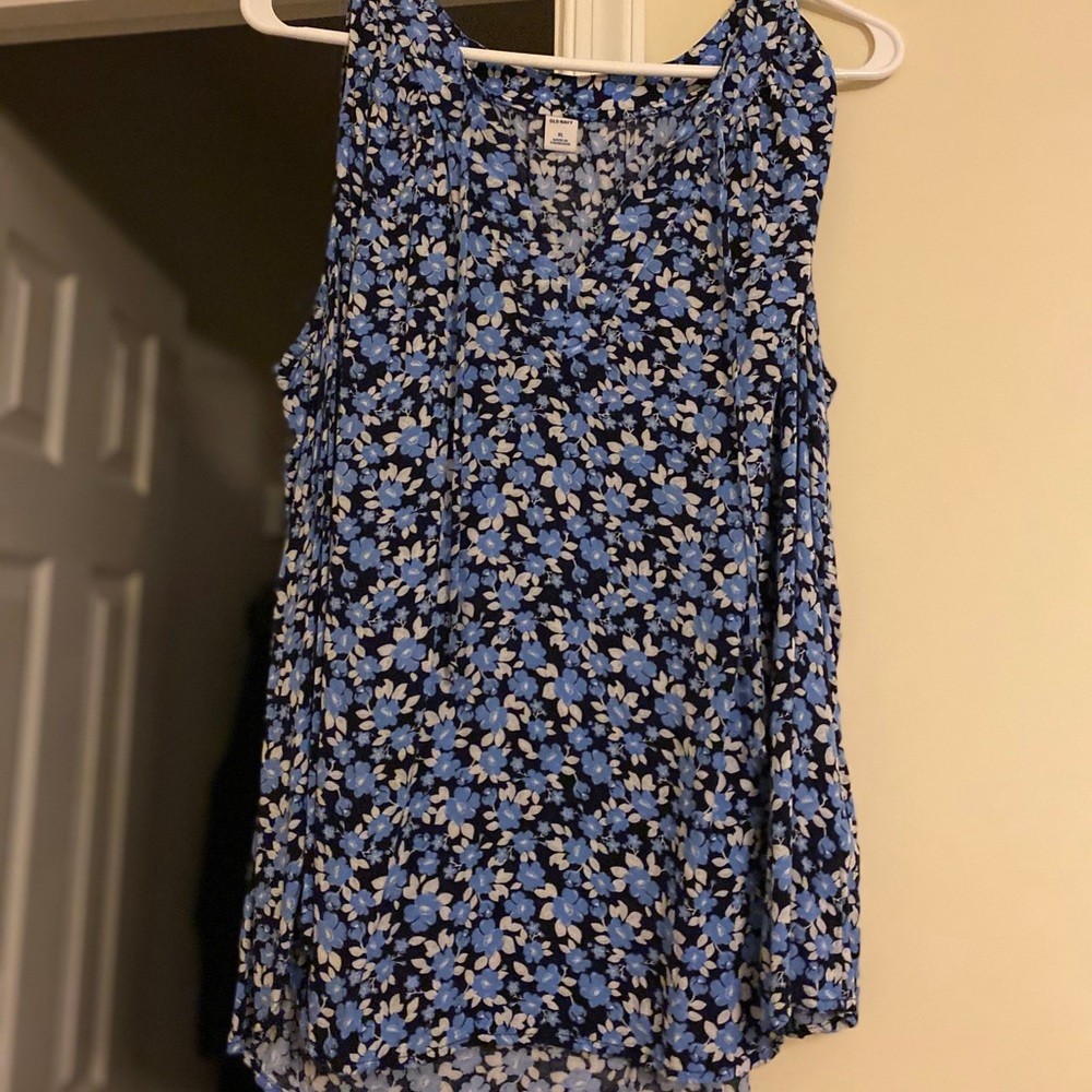 Sleeveless old navy shirt